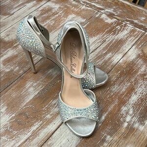 Elegant Silver Heels with Rhinestone Detailing